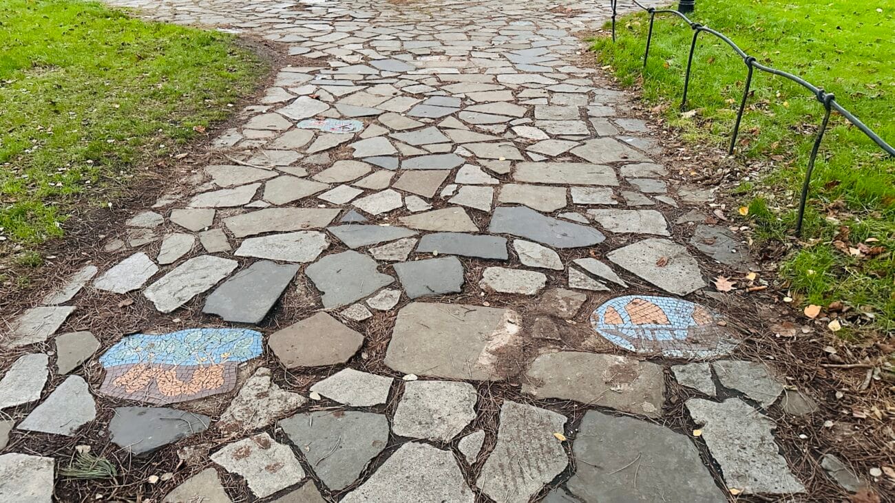 East Park, Southampton green lawns and paths