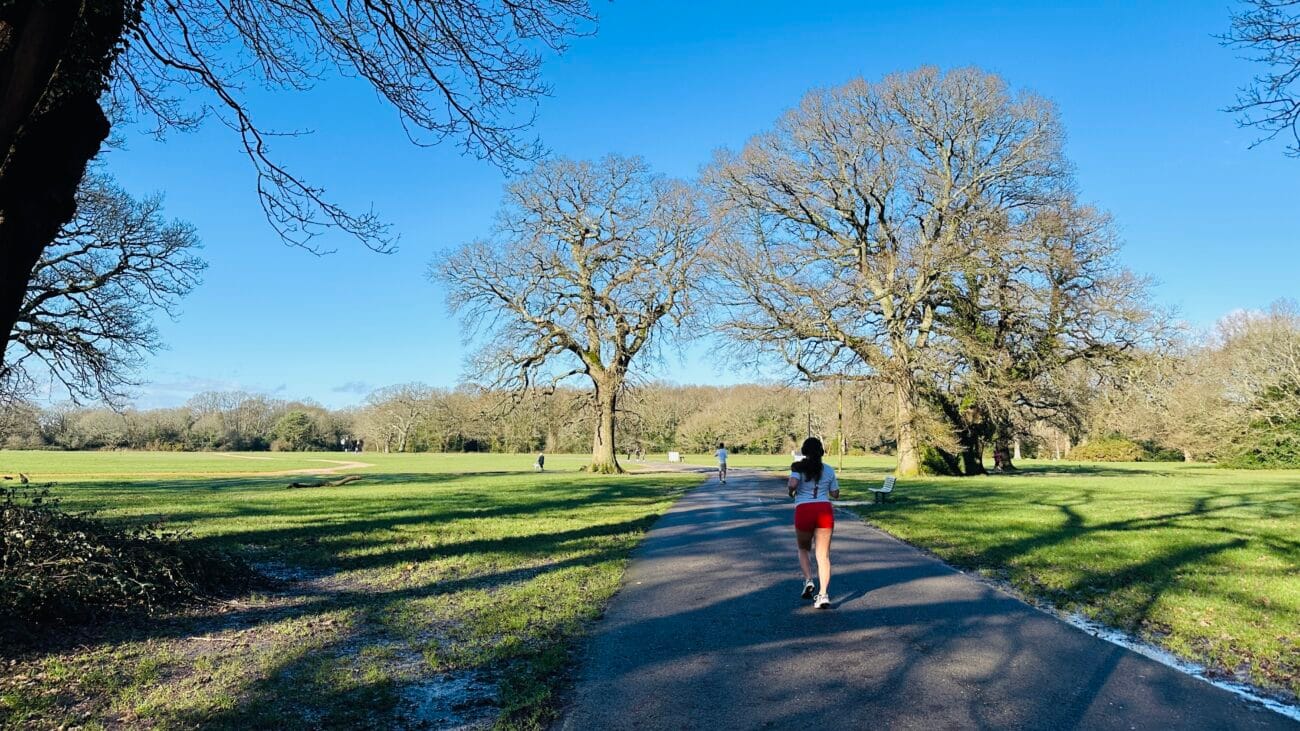 Joggers on paths across Southampton Common