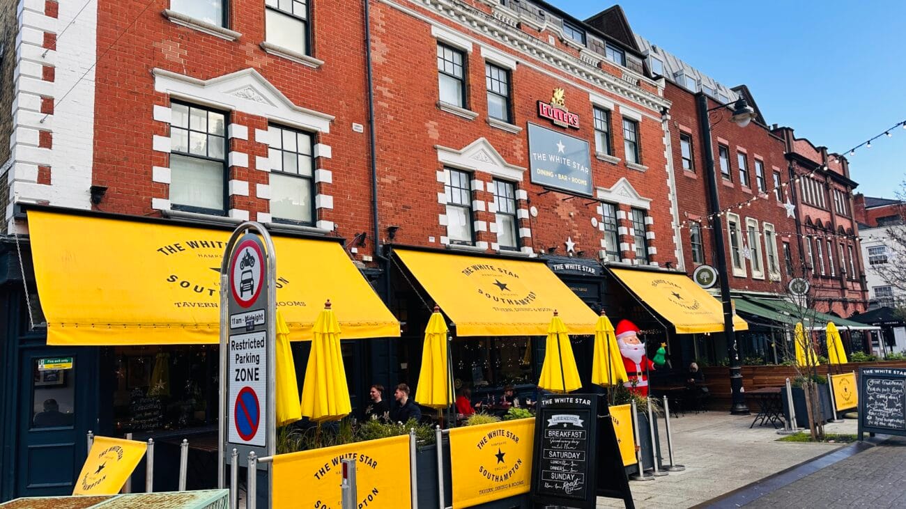 Outdoor dining on Oxford Street, Southampton