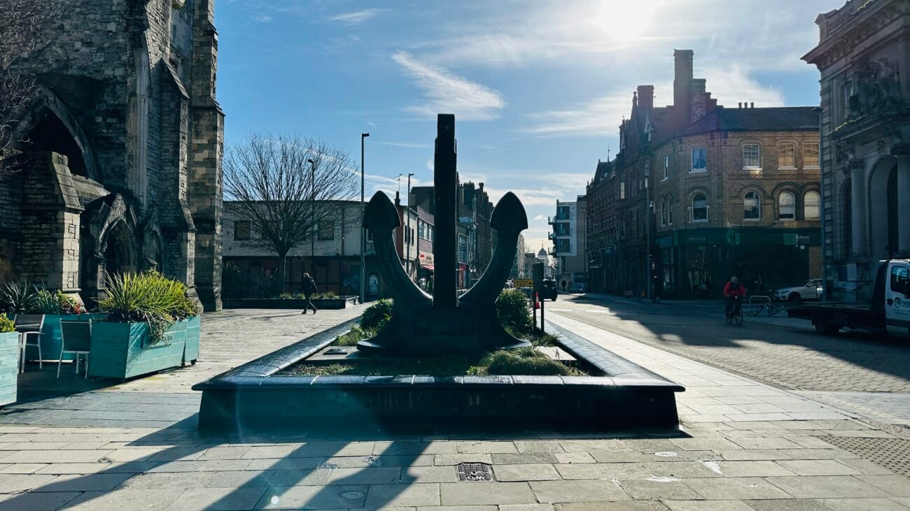 RMS Queen Elizabeth 2 Anchor in front of Holyrood Church